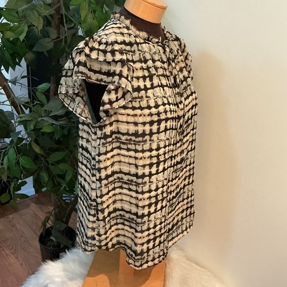 Women’s Anne Klein Abstract-Print Split-Neck Flutter-Sleeve Top Large - Picture 8 of 15